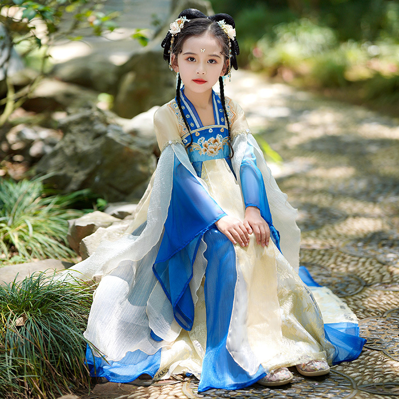 Chinesische traditionelle Mädc – Photography Year Bewertung und Preis