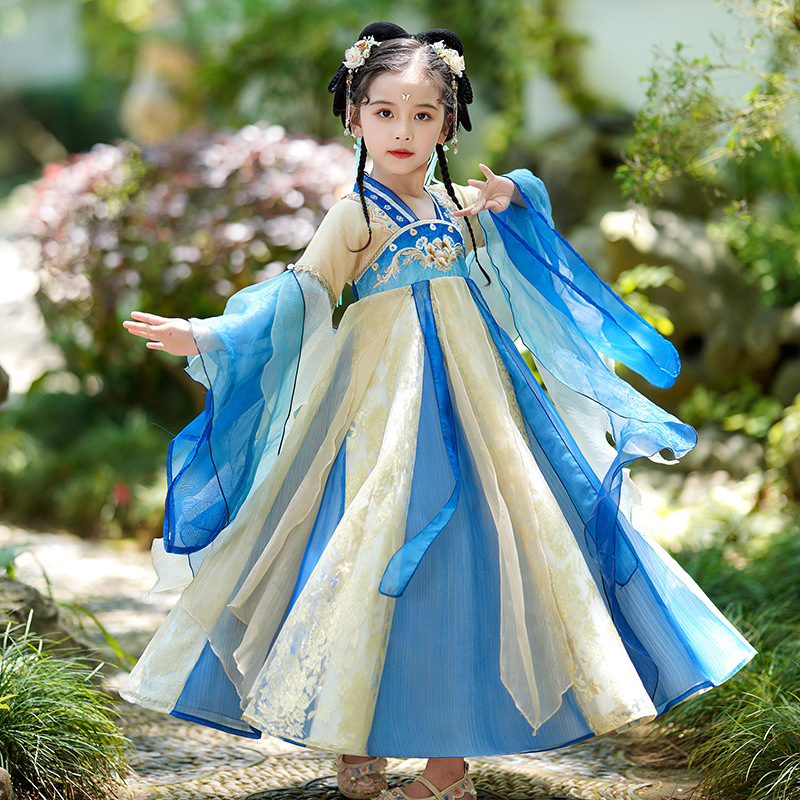 Chinesische traditionelle Mädc – Photography Year Bewertung und Preis